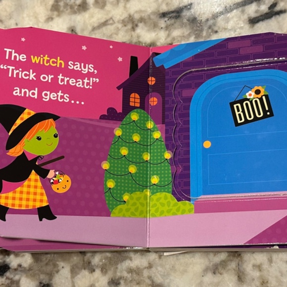 *GENTLY USED* Babies Love Halloween: Lift a Flap Board Book - Picture 4 of 6